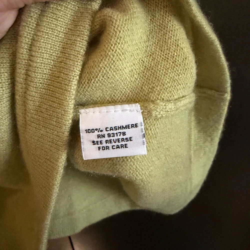 Elegant Green Sleeveless Tank Top - Picture 4 of 5